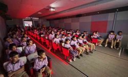 Ahlatlı Çocuklar TRT Sinema Tırı ile Sinema Keyfini Yaşadı