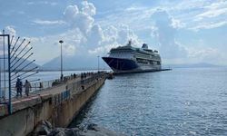 Alanya İskelesi'nde 1.765 Turistle Gelen Lüks Kruvaziyer Coşku Yarattı