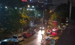 Ankara'da Sağanak Yağış Sokakları Göl Haline Getirdi