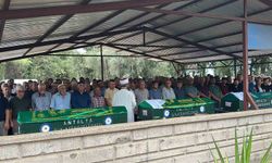 Antalya'da Aile Faciası: Cenazeler Yan Yana Defnedildi, Gözyaşları Sel Oldu