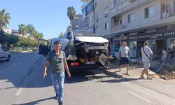 Antalya'da Kontrolden Çıkan Araç, Yaya ve Otobüs Durağına Çarptı: 3 Yaralı
