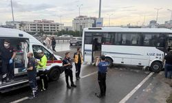 Avcılar D-100 Yan Yolda Servis Midibüsü Kaza Yaptı