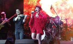 Aydilge, Ayvalık'ta Coşku Dolu Bir Konserle Hayranlarını Buluşturdu