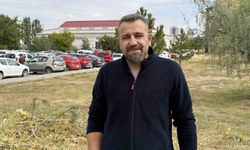 Bahçesinde Yılanla Karşılaşan Adam, Korkusuzca Onu Sevdi
