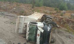 Bolu'da Hafriyat Kamyonu Şarampole Devrildi: 1 Kişi Yaralandı