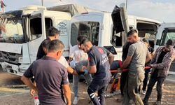 Buğday Yüklü Kamyon Minibüsle Çarpıştı: 6 Yaralı