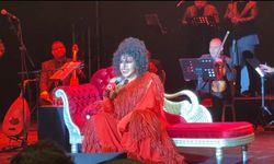 Bülent Ersoy, Kuşadası'ndaki Tepkilerin Ardından Bursa'da Alkışlarla Karşılandı