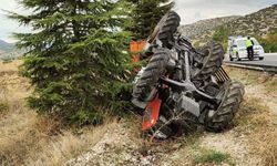 Burdur'da Traktör Devrildi, Sürücü Hastaneye Kaldırıldı