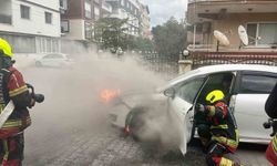 Burhaniye'de Seyir Halindeki Araçta Yangın Paniği