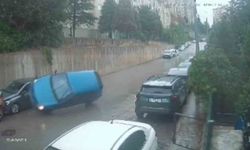 Bursa'da Kontrolden Çıkan Araç Park Halindeki 3 Araca Çarparak Ters Döndü: 3 Yaralı
