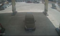 Bursa'da Kontrolden Çıkan Kamyonet, Tadilattaki Benzin İstasyonuna Girdi