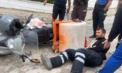 Bursa'da Motosikletli Kurye, Ani Araç Çıkışıyla Kaza Geçirdi