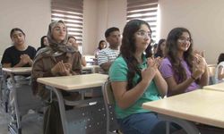 Çocuklar İşaret Dili Öğrenerek Engelleri Aşıyor