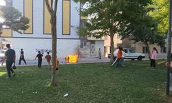 Çocukların Eğlencesi Yangına Dönüşünce: Sokaktaki Koltuk Alev Alev Yandı
