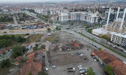 Çorum'da Gençleri Bir Araya Getirecek 'Genç Park' Projesinin Yıkım Çalışmaları Devam Ediyor