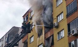 Denizli'de Dairedeki Yangın, 1 Yatalak Hasta ile 2 Kişiyi Hastaneye Sevk Etti