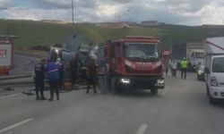 Dilovası'nda Beton Mikseri Devrildi, Sürücü Yaralandı