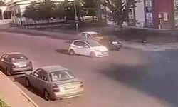 Diyarbakır'da Trafik Kazası Anbean Güvenlik Kamerasında
