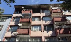 Dört katlı binanın üst katındaki yangın, mahallede korku yarattı
