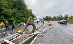 Düzce'de Makaslayan Tır, Trafiği Kilitledi