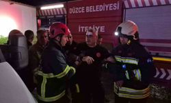 Düzce'deki Fabrika Yangınında İtfaiyeci Yaralandı