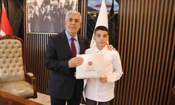 Elazığlı Ahmet Akdeniz, Hafızlık Yarışması Bölge Birincisi Oldu
