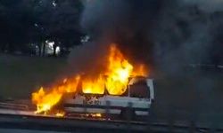 Esenler'de Servis Minibüsü Alev Alev Yandı