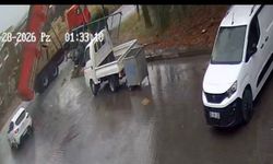Eskişehir'de Damperi Açık Kamyonun Sanayi Sitesi Kapısına Çarpması Sonucu Yıkım Gerçekleşti
