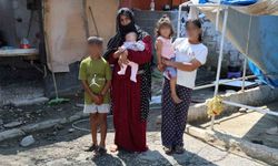 Ev Sahibi Olma Hayaliyle Dolandırılan Anne, 5 Çocuğuyla Ahırda Yaşıyor