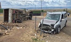Gaziantep'te Kamyonet ile Hafif Ticari Araç Çarpıştı: 5 Yaralı
