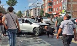 Güngören'de kontrolden çıkan araç iki yayayı yaraladı