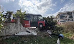 Halk Otobüsü, Köpeğe Çarpmamak İçin Manevra Yapınca Duvara Çarptı