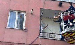 Hastaneye Yatmayı Reddeden Genç, Polise Bıçak Çekerek Direndi