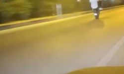 Hatay'da Motosikletlilerin Trafiği Tehlikeye Attığı Anlar Görüntülendi