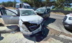 Eskişehir’de iki araç çarpıştı: 3’ü çocuk 7 kişi yaralandı