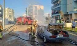 İskenderun'da Park Halindeki Tofaş Alevlere Kapıldı