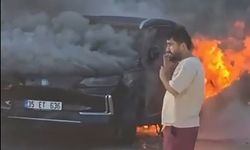 İzmir'de Park Halindeki Elektrikli Araç Alev Alev Yandı