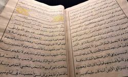 Kahramanmaraş'ta Sergilenen Dev Kur'an Nadirliğiyle Büyülüyor