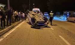 Kamyonetle çarpışan otomobil takla attı: 2 yaralı
