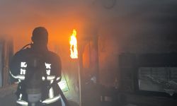 Karabük'te apartman yangınında 2 kişi dumandan etkilendi