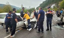 Kastamonu'da İki Araç Çarpıştı: 7 Yaralı, İtfaiye Kurtardı