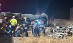Gaziantep’te feci kaza: Yolcu minibüsü ile otomobil çarpıştı, 7 kişi hayatını kaybetti