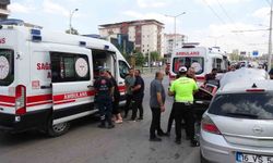 Kontrolden Çıkan Otomobil Trambüs Direğine Çarptı: 4 Yaralı