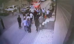 Küçükçekmece'de biri çocuk iki kişinin silahla yaralandığı anların güvenlik kamerası görüntüleri ortaya çıktı