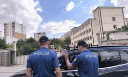 Kurtalan'da Okullarda Güvenlik Önlemleri Artırıldı: Polis Araçları Kontrol Ediyor