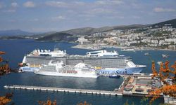 Kuşadası'na 2 Kruvaziyerle 4,694 Turist Akın Etti