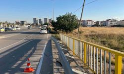 Lastiği Patlayan Araç Bariyerlere Çarptı: 1 Kişi Yaralı