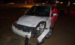 Manavgat'ta Motorlu Bisiklet ve Otomobil Çarpıştı: 1 Yaralı