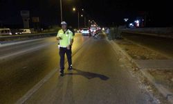 Manavgat'ta Motosiklet Yayaya Çarptı: 2 Yaralı, 1'i Ağır