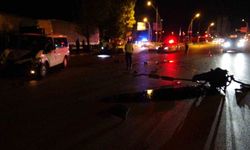Minibüs Ağaca Çarptı: Motor Yola Fırladı, 2 Yaralı